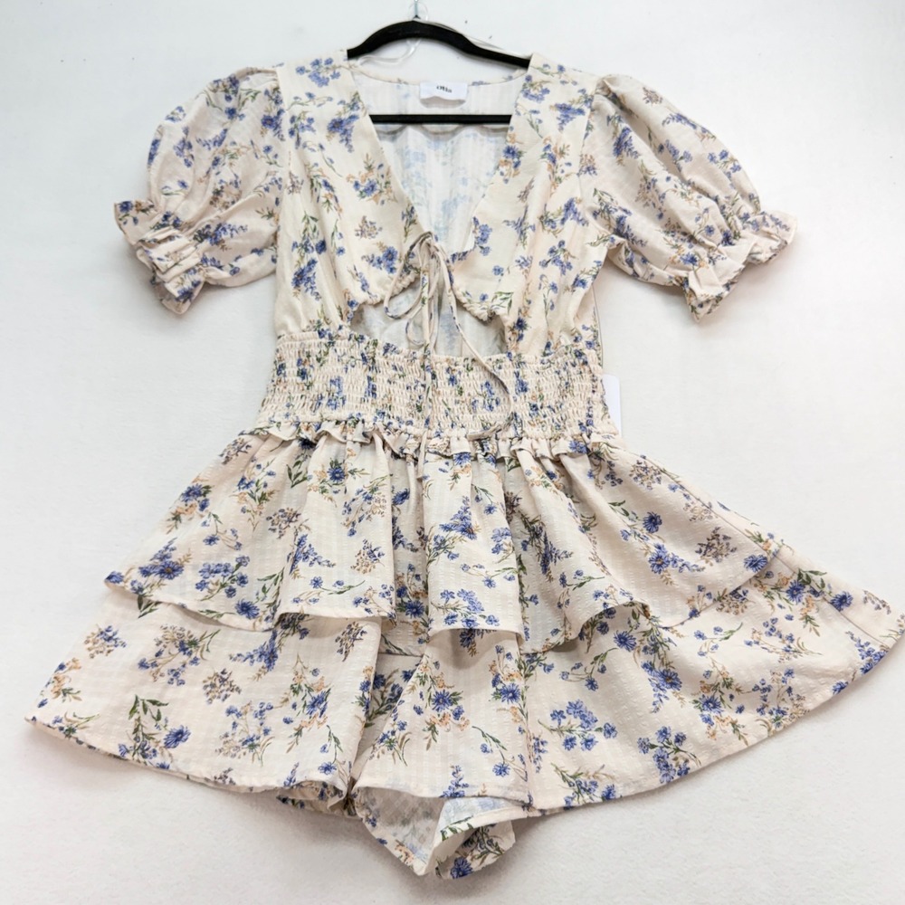 Olia Floral Smocked Tie Front Ruffle Tiered Romper Womens Small Cream‎ Blue